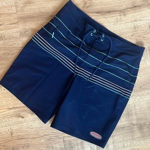Men’s Vineyard Vine 9” Boardshorts size 32